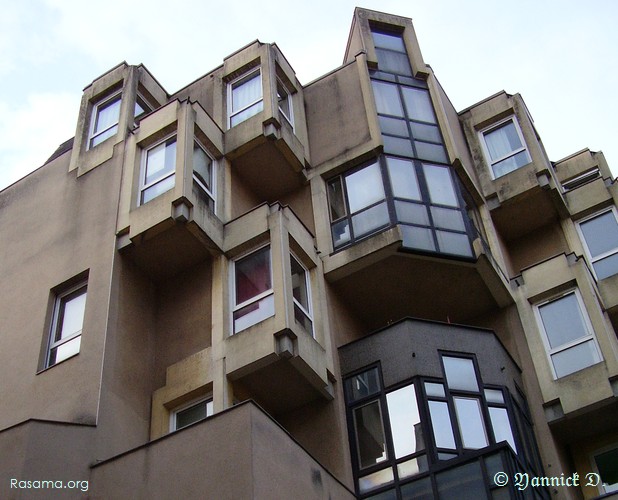 Architecture
                cubique dans la rue piétonne Serpenoise à Metz
            