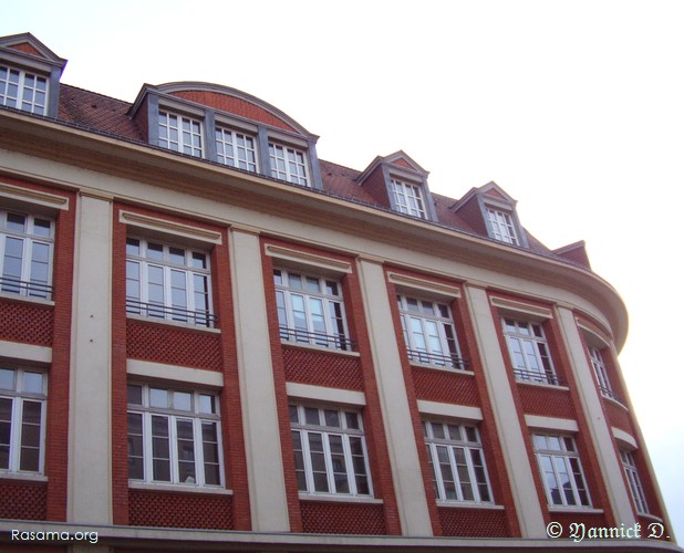 Architecture
                style époque industrielle en briques rouges, rue Winston Churchill
                à Metz
            
