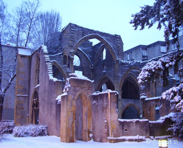 Relique
                architecturale sous la neige — Chambière ( Proximité bibliothèque )
                — Metz
            