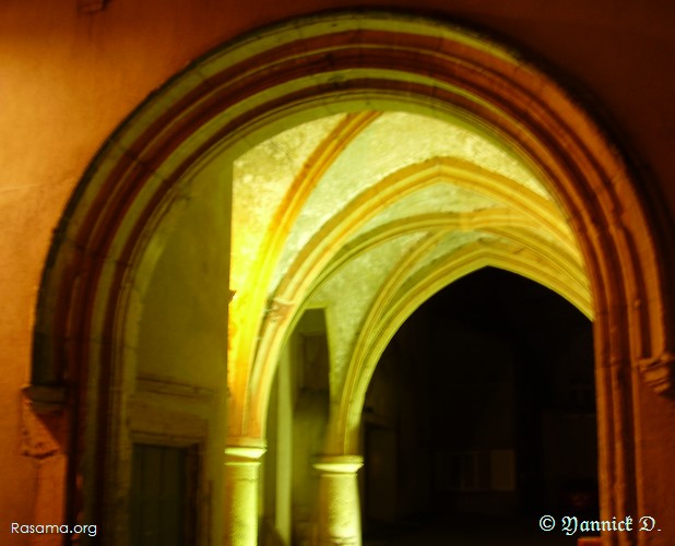 Arche
                gothique ( croisée d’ogive ) dans un bâtiment d’habitation
                ( bis ) — Rue Dupont des Loges —Metz
            