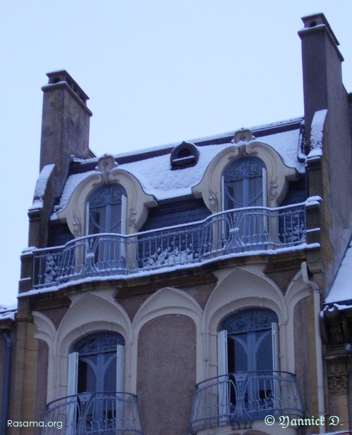 Une
                des plus belles maisons de Metz au dessus du centre commercial
                place Saint-Jacques
            