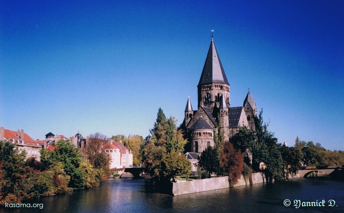 Style
                carte postale du temple protestant — Proximité place du Théâtre
                — Metz
            