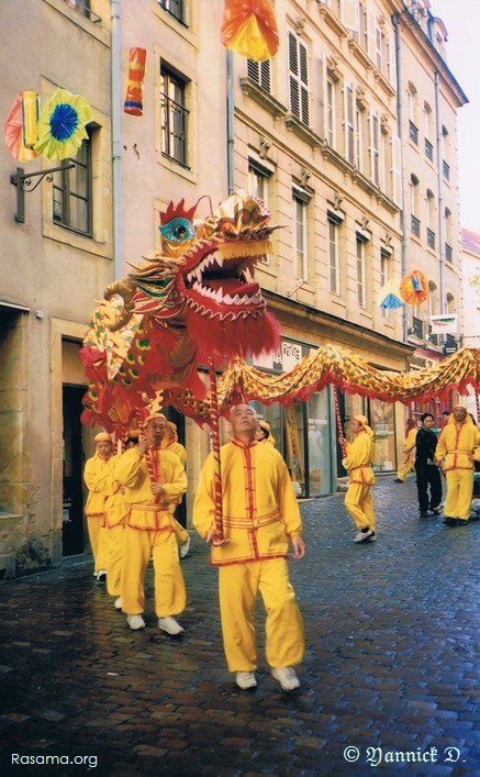 Défilé
                à l’occasion de la journée nationale de la Chine en france —
                Metz
            