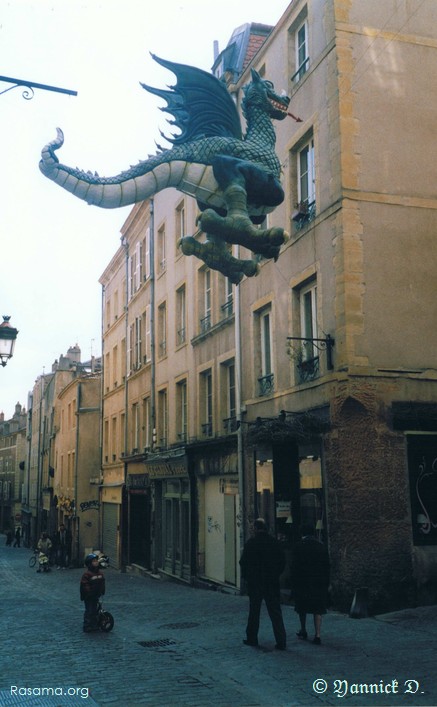 Le dragon
                de la légende de la rue Taison à Metz
            