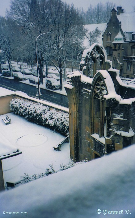 Metz — la neige
                tient bon
            