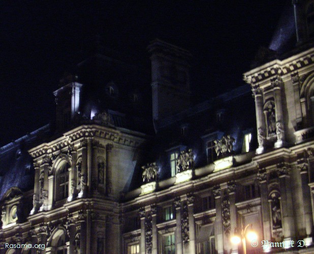 Un
esprit ou des fantômes hante(nt) ces toits — Hôtel De Ville
de Paris