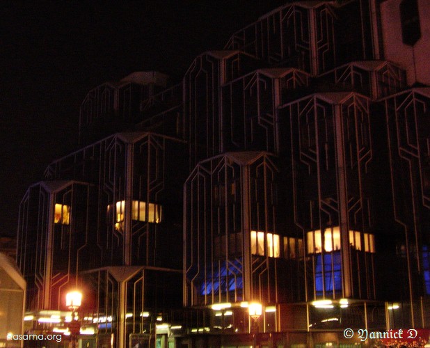 Architecture
                qui hésite entre le technique et l’organique — Paris centre
            