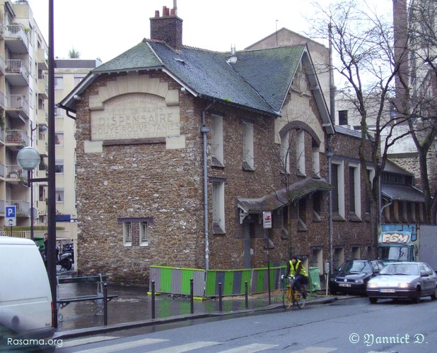 Est-ce
                un ancien lavoir ? Non, c’est un ancien dispensaire — Paris
            