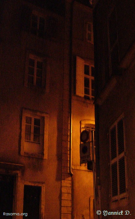 Un air de
                polar ce soir là rue Glafigny à Metz
            