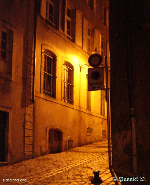 Les esprits
                prennent place, les habitants ont lâché les amarres ( rue
                Glafigny à Metz )
            