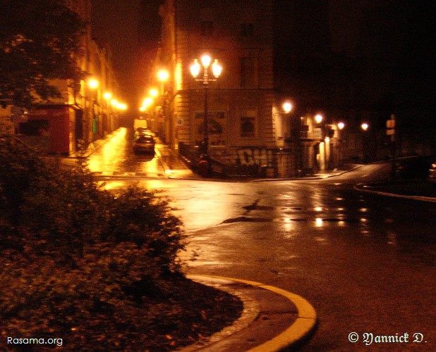 Où aller un
                soir pareil ; par où prendre ? ( contrebas de la Rue des
                Jardins à Metz )
            