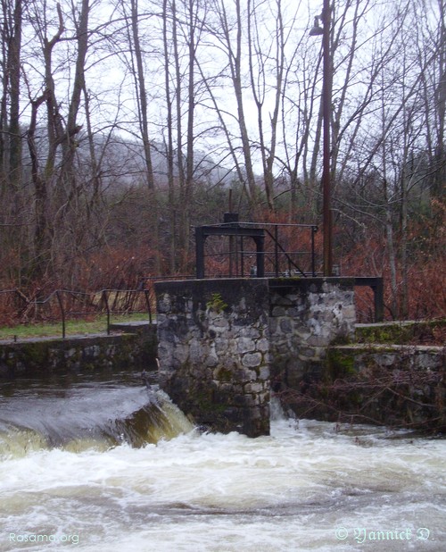 L’activité
                humaine sur le court de l’eau
            